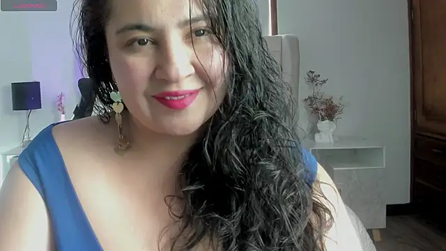Snapshot of JadeBellee chatting on June 6, 6:12 pm JadeBellee online show from June 6, 6:12 pm