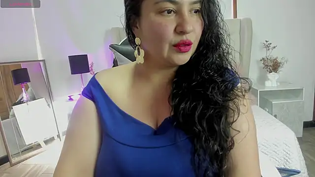 Snapshot of JadeBellee chatting on June 16, 6:21 pm JadeBellee online show from June 16, 6:21 pm