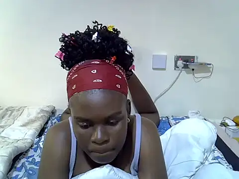 Snapshot of creamypetite chatting on July 16, 9:15 am creamypetite online show from July 16, 9:15 am