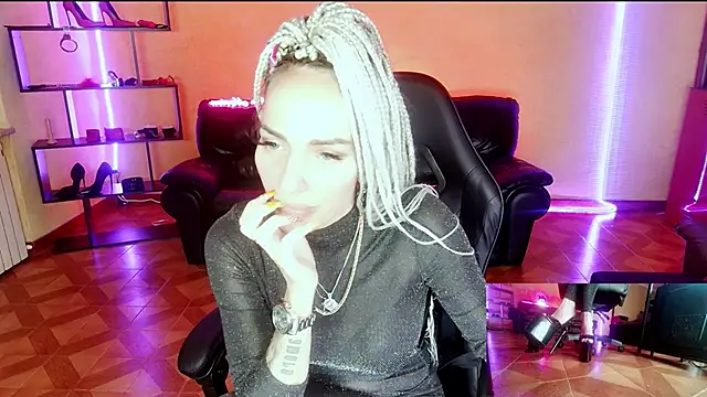 Snapshot of Monicamaxwell chatting on May 30, 12:02 pm Monicamaxwell online show from May 30, 12:02 pm