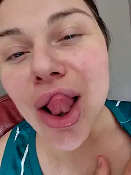 Snapshot of Alice_9 chatting on May 29, 2:15 pm Alice 9 online show from May 29, 2:15 pm