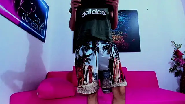 Snapshot of Khody_sweet chatting on May 28, 10:51 pm Khody sweet online show from May 28, 10:51 pm