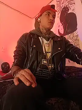 Snapshot of AlecBanne_ chatting on June 24, 5:34 pm AlecBanne online show from June 24, 5:34 pm