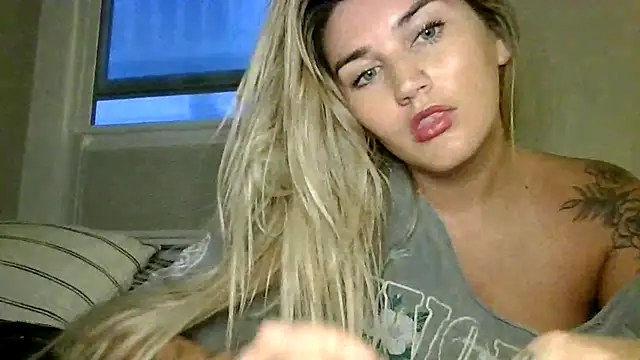 thebeachyblonde online show from June 26, 3:11 am