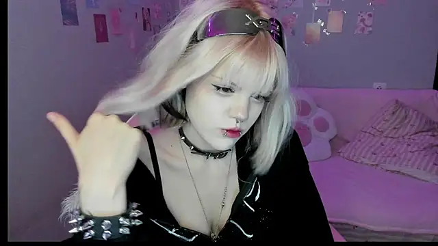 Snapshot of VelvetAlice chatting on July 16, 9:10 pm VelvetAlice online show from July 16, 9:10 pm