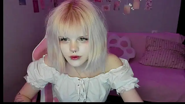Snapshot of VelvetAlice chatting on July 17, 8:46 pm VelvetAlice online show from July 17, 8:46 pm
