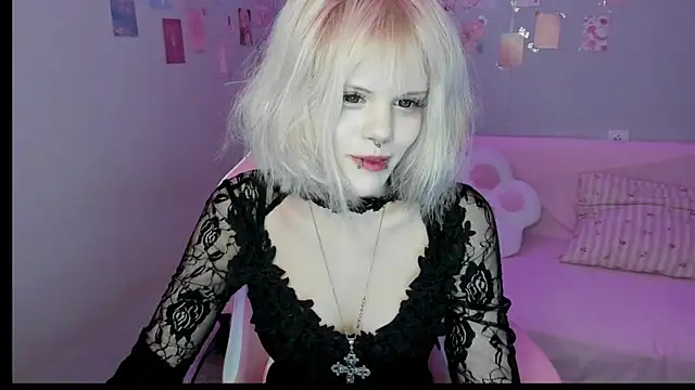 Snapshot of VelvetAlice chatting on July 18, 8:56 pm VelvetAlice online show from July 18, 8:56 pm