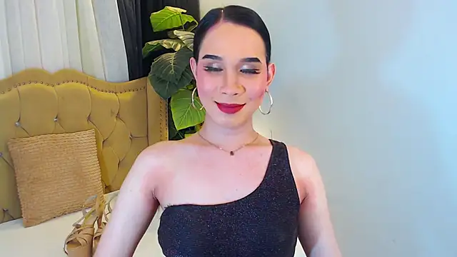 Snapshot of LexiLoreOnTop chatting on June 14, 2:30 pm LexiLoreOnTop online show from June 14, 2:30 pm