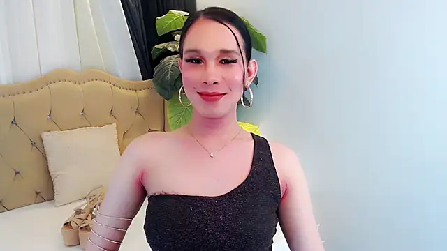 Snapshot of LexiLoreOnTop chatting on June 30, 5:58 pm LexiLoreOnTop online show from June 30, 5:58 pm