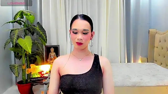 Snapshot of LexiLoreOnTop chatting on July 25, 3:31 pm LexiLoreOnTop online show from July 25, 3:31 pm