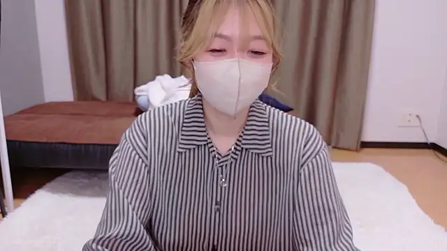 Snapshot of Riona_H chatting on May 30, 3:36 am Riona H online show from May 30, 3:36 am