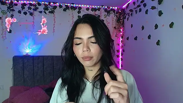 Snapshot of andraa_rossee chatting on May 31, 5:42 pm andraa rossee online show from May 31, 5:42 pm