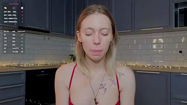 BlondeKelly online show from June 1, 4:09 pm