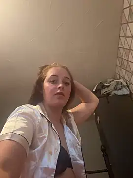Snapshot of Miss_brunettexx chatting on June 1, 8:10 pm Miss brunettexx online show from June 1, 8:10 pm