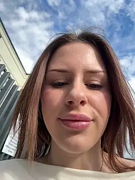 Snapshot of FallenSky chatting on May 24, 1:49 pm FallenSky online show from May 24, 1:49 pm