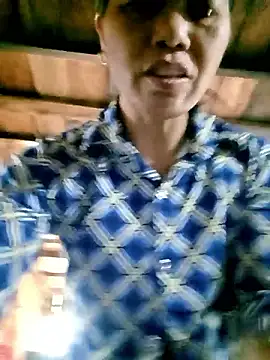 Snapshot of Elfledaa chatting on June 23, 3:37 am Elfledaa online show from June 23, 3:37 am