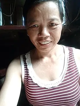 Snapshot of Elfledaa chatting on July 13, 8:17 am Elfledaa online show from July 13, 8:17 am