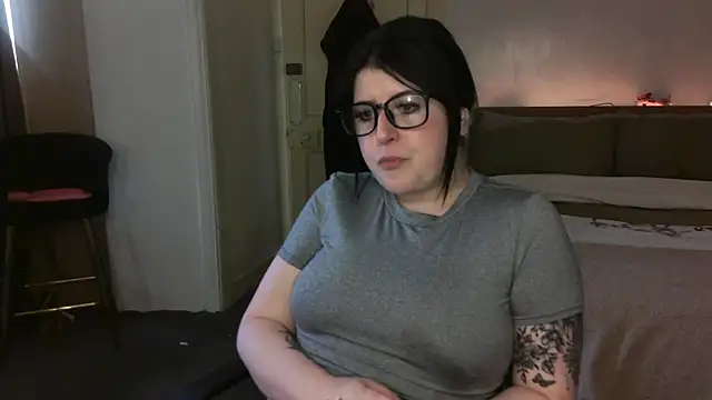 LucyLou31 online show from July 4, 2:56 pm