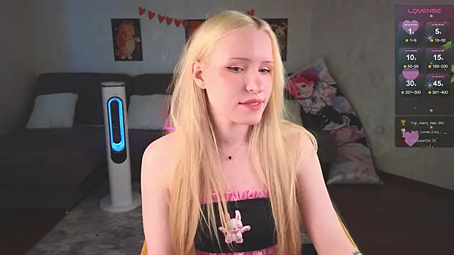 Snapshot of HILLOCHKA chatting on June 2, 2:30 pm HILLOCHKA online show from June 2, 2:30 pm