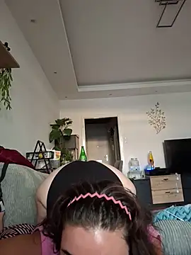 Snapshot of CurvyyMomy chatting on July 11, 6:10 pm CurvyyMomy online show from July 11, 6:10 pm