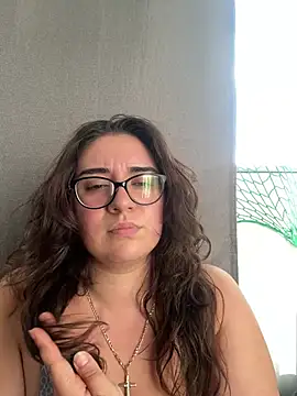 Snapshot of CurvyyMomy chatting on July 24, 4:16 pm CurvyyMomy online show from July 24, 4:16 pm