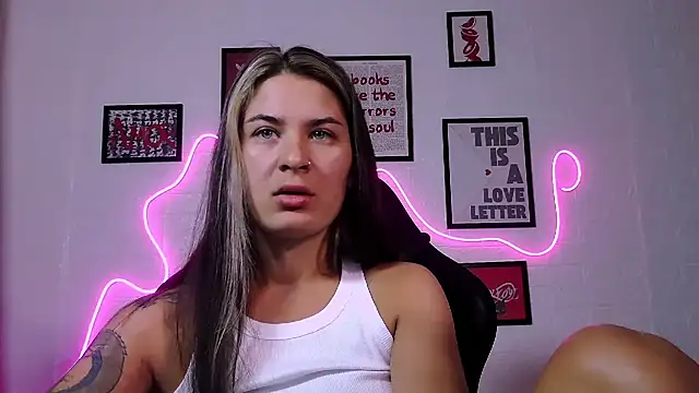 Snapshot of AlisaFrost chatting on June 3, 7:19 pm AlisaFrost online show from June 3, 7:19 pm