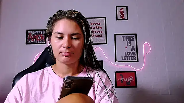 Snapshot of AlisaFrost chatting on July 27, 1:51 pm AlisaFrost online show from July 27, 1:51 pm