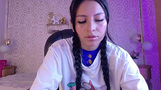 Snapshot of Laurengh_ chatting on May 26, 8:27 pm Laurengh online show from May 26, 8:27 pm