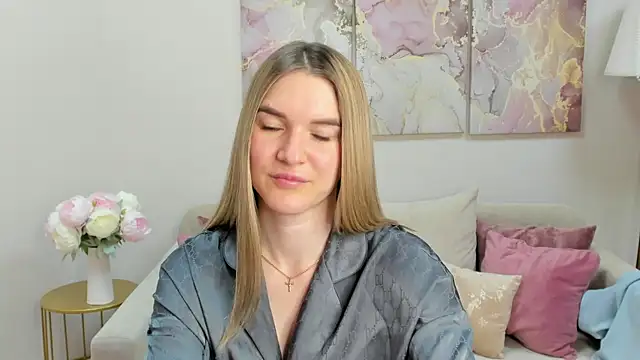 Snapshot of RoxyReignn chatting on June 11, 2:53 am RoxyReignn online show from June 11, 2:53 am
