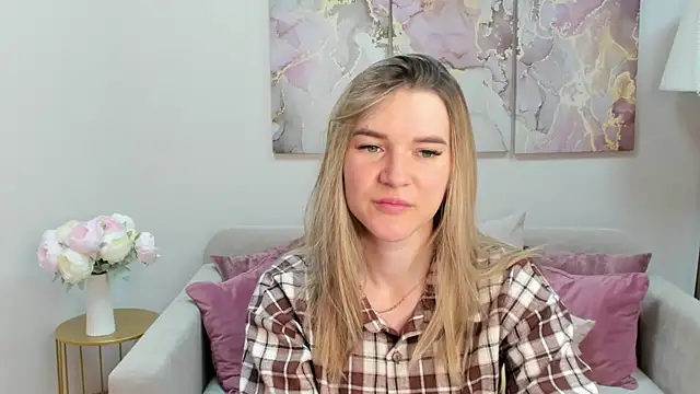 Snapshot of RoxyReignn chatting on June 25, 9:41 pm RoxyReignn online show from June 25, 9:41 pm