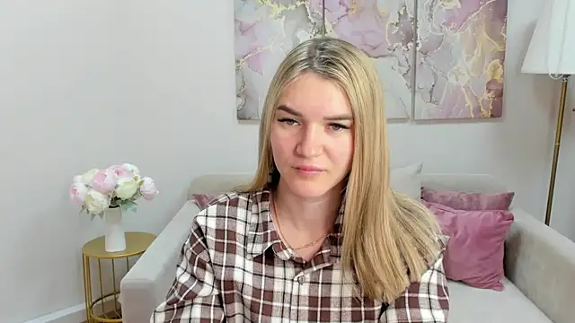 Snapshot of RoxyReignn chatting on July 15, 9:31 pm RoxyReignn online show from July 15, 9:31 pm