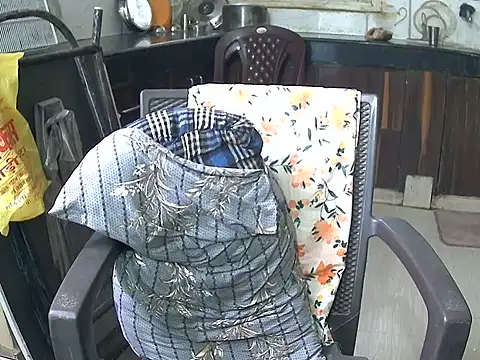 Snapshot of shallykaul chatting on June 4, 7:25 am shallykaul online show from June 4, 7:25 am