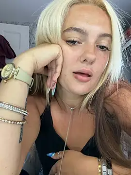 naughtygirl6989 online show from July 18, 3:05 pm