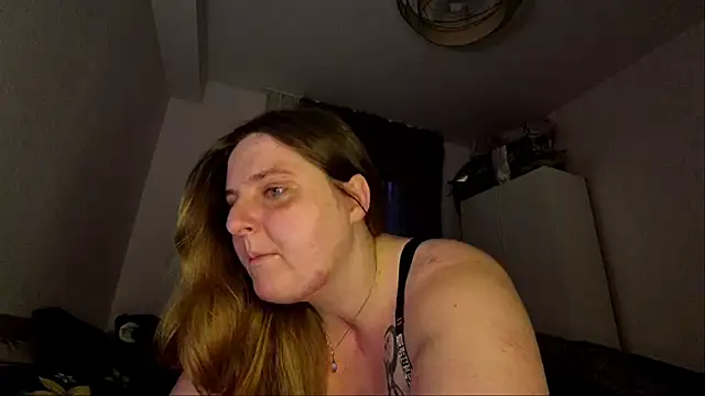 Snapshot of JessicaBake chatting on June 19, 2:16 am JessicaBake online show from June 19, 2:16 am