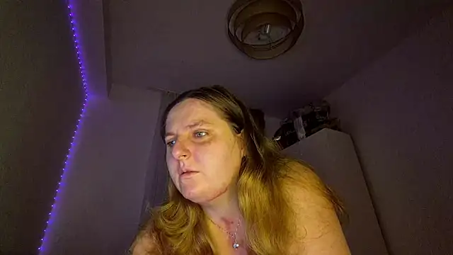 Snapshot of JessicaBake chatting on July 20, 1:42 am JessicaBake online show from July 20, 1:42 am