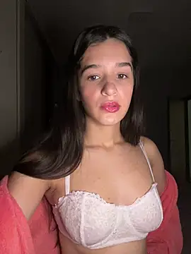 Snapshot of julhya_duarte chatting on June 1, 9:33 am julhya duarte online show from June 1, 9:33 am