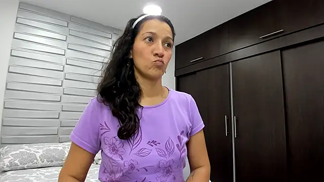 Snapshot of XimenaRose chatting on July 14, 2:05 am XimenaRose online show from July 14, 2:05 am