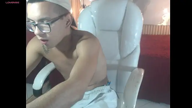 Snapshot of maximiliano_hotdevil chatting on May 31, 2:09 am maximiliano hotdevil online show from May 31, 2:09 am