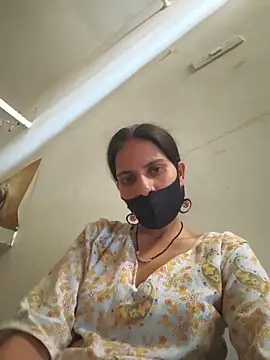 Snapshot of Neha-ji chatting on June 29, 3:35 am Neha-ji online show from June 29, 3:35 am