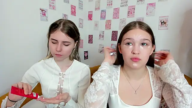 Snapshot of PlayfulMelly chatting on May 27, 9:17 am PlayfulMelly online show from May 27, 9:17 am
