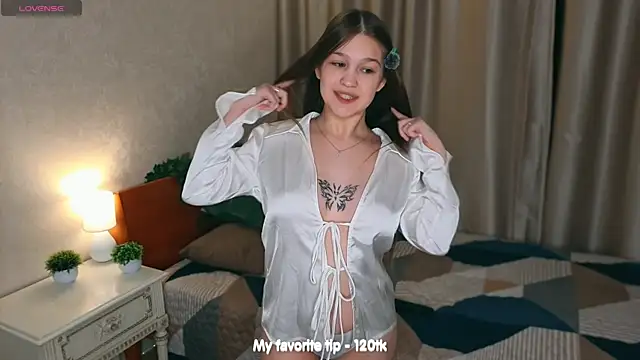 Snapshot of PlayfulMelly chatting on June 23, 7:23 pm PlayfulMelly online show from June 23, 7:23 pm