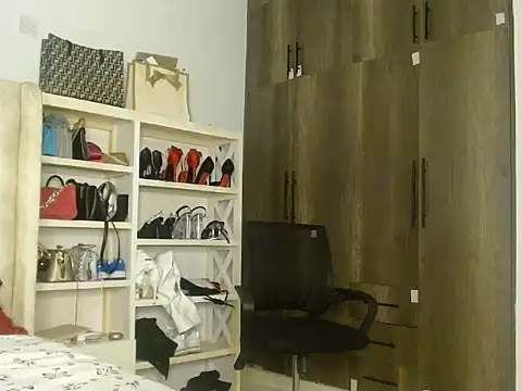 Snapshot of Aurora_smiley chatting on July 25, 10:13 am Aurora smiley online show from July 25, 10:13 am