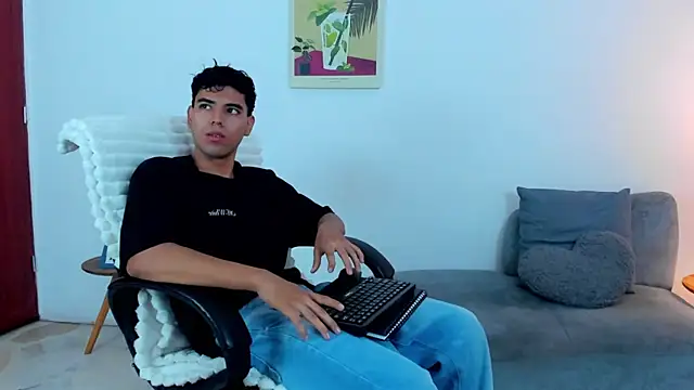 Snapshot of Damian_Rodriiguez chatting on May 27, 12:24 pm Damian Rodriiguez online show from May 27, 12:24 pm