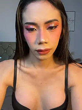 Snapshot of CassandraLovve chatting on July 12, 7:43 am CassandraLovve online show from July 12, 7:43 am