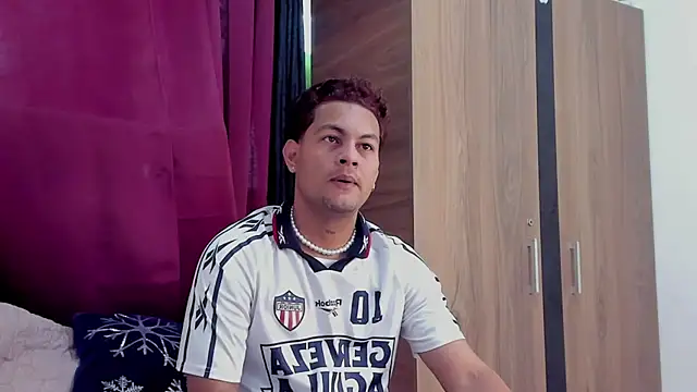 Snapshot of Damon_10 chatting on July 7, 2:43 pm Damon 10 online show from July 7, 2:43 pm