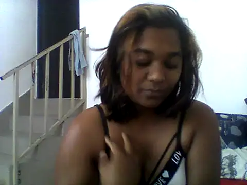 Snapshot of MiaReed667 chatting on May 27, 9:17 am MiaReed667 online show from May 27, 9:17 am