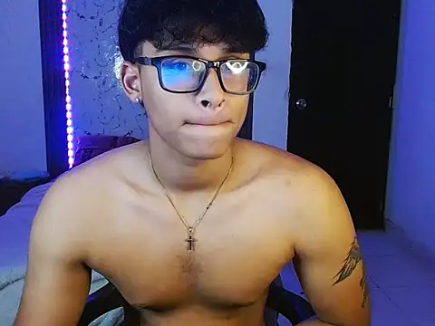 Snapshot of Mr_yisuzz chatting on May 27, 11:29 am Mr yisuzz online show from May 27, 11:29 am