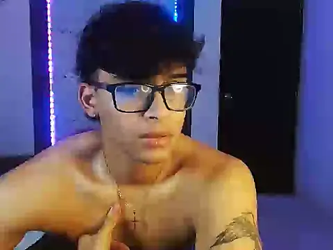 Snapshot of Mr_yisuzz chatting on May 28, 11:18 am Mr yisuzz online show from May 28, 11:18 am