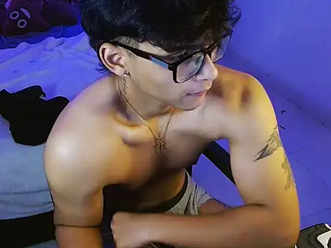 Snapshot of Mr_yisuzz chatting on May 29, 11:19 am Mr yisuzz online show from May 29, 11:19 am