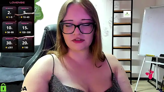 Snapshot of JuliNy_x chatting on July 20, 12:29 pm JuliNy x online show from July 20, 12:29 pm